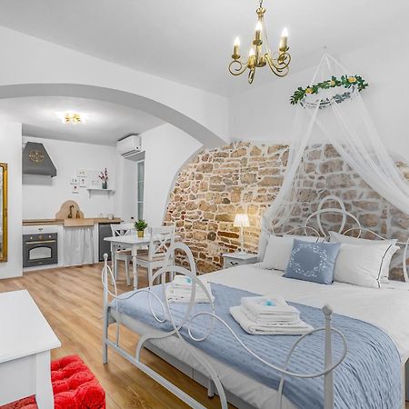 Primavera Deluxe Studio Apartment Rovinj Bagian luar foto